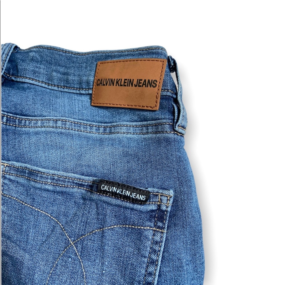 Beautiful Calvin Klein high rise jeans . Like new 😍😍